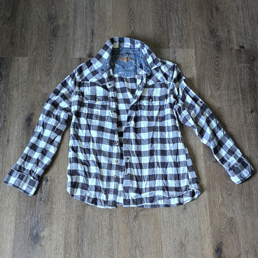 Plaid Button-Up Shirt in White and Black